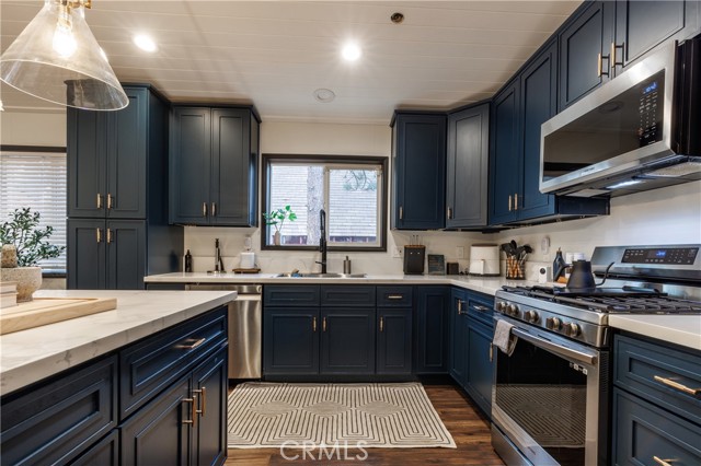 Detail Gallery Image 8 of 36 For 487 San Bernardino Ave, Sugarloaf,  CA 92386 - 3 Beds | 2 Baths