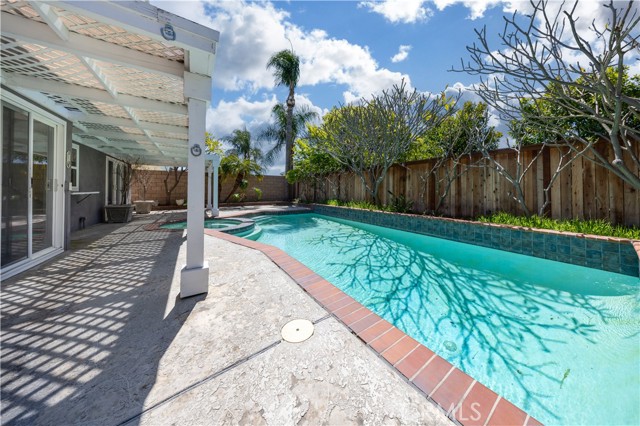 29 Farragut, Irvine CA: https://media.crmls.org/medias/cc1ed5a2-6c7e-48f1-9496-2303c226527d.jpg