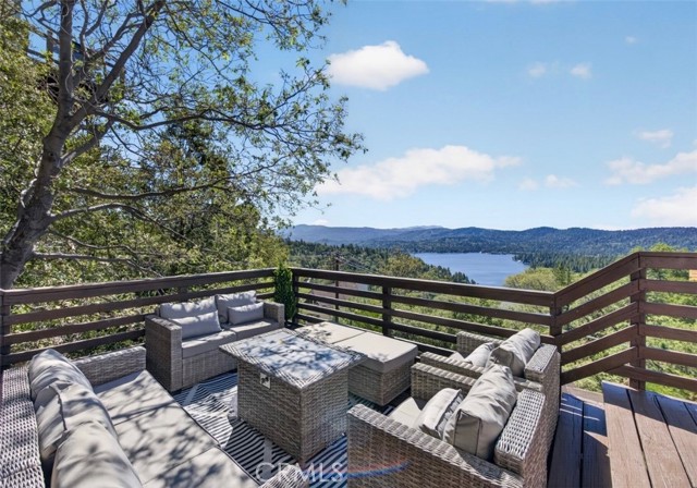 1096 Nadelhorn Drive, Lake Arrowhead, CA 92352