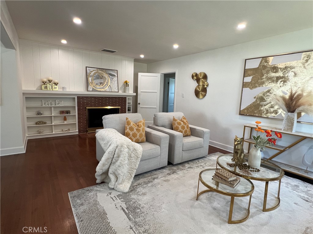 324 W Chestnut