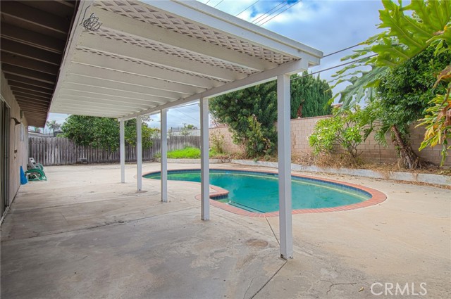 Detail Gallery Image 10 of 15 For 2925 Jacaranda Ave, Costa Mesa,  CA 92626 - 3 Beds | 2 Baths