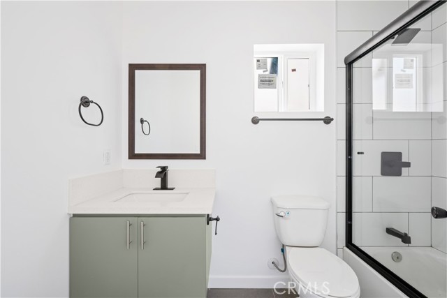 Detail Gallery Image 5 of 20 For 6834 Hazeltine Ave #3,  Van Nuys,  CA 91405 - 3 Beds | 3/1 Baths