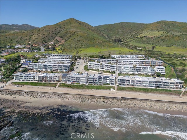 Detail Gallery Image 2 of 19 For 11862 Starfish Ln, Malibu,  CA 90265 - 2 Beds | 2 Baths