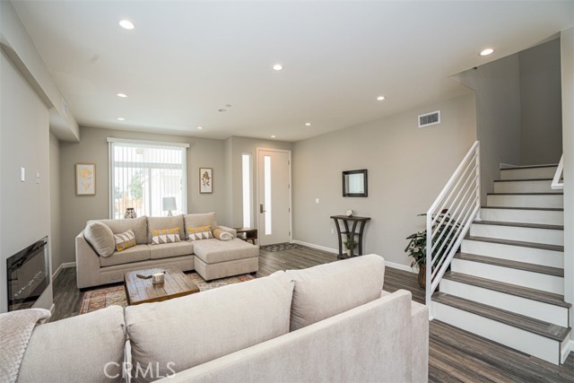 7028 Valmont Street B, Tujunga (los Angeles), CA, 91042 7028 Valmont Street B, Tujunga (los Angeles), CA, 91042