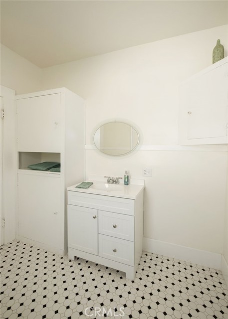 Detail Gallery Image 12 of 18 For 221 Woodworth Ave, Clovis,  CA 93612 - 2 Beds | 1 Baths