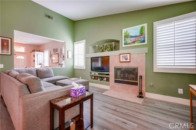 11327 La Brisa Circle, Fontana CA: https://media.crmls.org/medias/cc210694-872a-4365-89f5-35f57acd8cf0.jpg