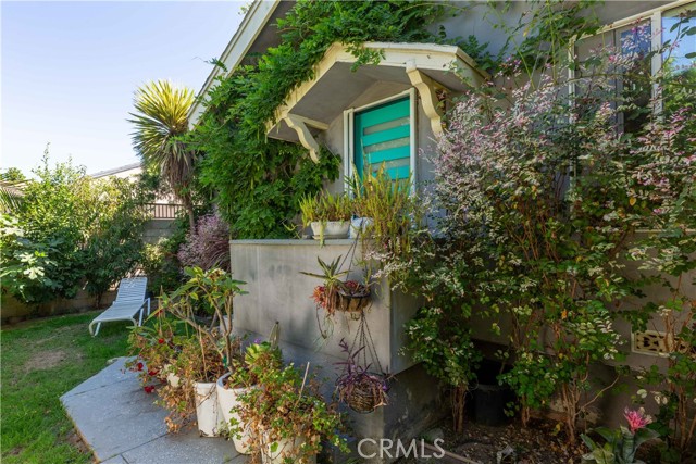 Detail Gallery Image 3 of 37 For 1602 Locust Ave, Long Beach,  CA 90813 - 3 Beds | 1 Baths