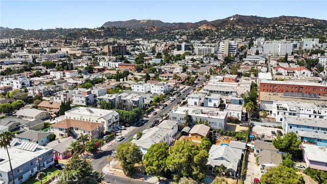 1200 N Kenmore Avenue, Los Angeles CA: https://media.crmls.org/medias/cc21e377-1597-408a-bfb1-23922320b480.jpg