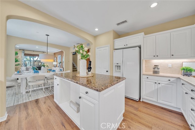 63 Splendor, Irvine CA: https://media.crmls.org/medias/cc22065d-9ecd-491c-b52f-68f92ab83368.jpg