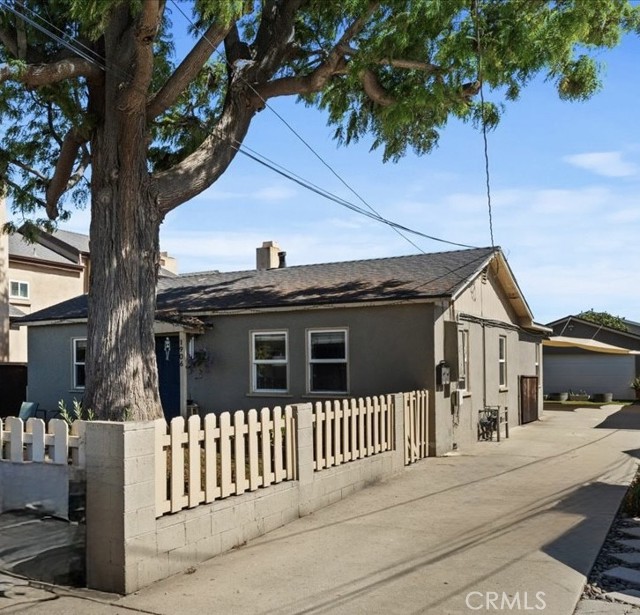 1906 Plant Avenue, Redondo Beach CA: https://media.crmls.org/medias/cc22e159-99d7-405d-af40-a52d36d86a87.jpg