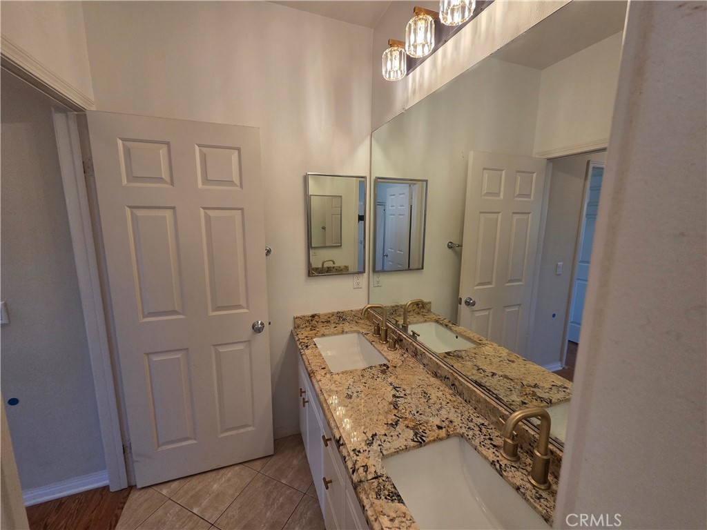 https://media.crmls.org/medias/cc23370e-62bf-434f-8d3d-19a7ea743bee.jpg?preset=X-Large