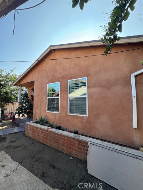 Detail Gallery Image 4 of 13 For 860 W 73rd St., Los Angeles,  CA 90044 - – Beds | – Baths