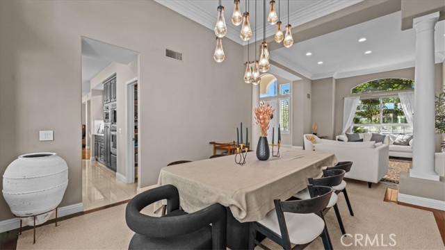 Image 11 of 62 For 2162 Euclid Avenue