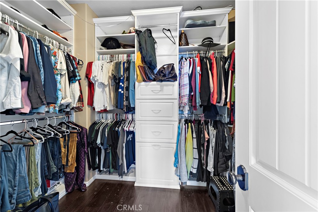https://media.crmls.org/medias/cc23e3d8-d80a-4e6d-aaba-3c6e78c49015.jpg?preset=X-Large