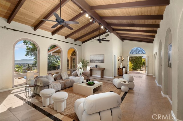 Detail Gallery Image 10 of 62 For 821 Guanajuato, Claremont,  CA 91711 - 5 Beds | 3 Baths