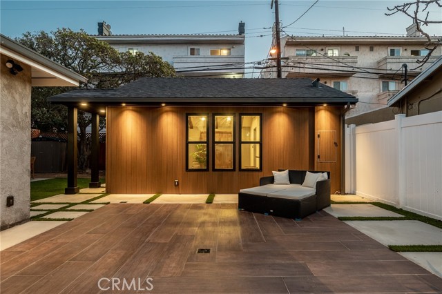 7424 W 85th Street, Los Angeles CA: https://media.crmls.org/medias/cc24da9a-b18e-4c37-8495-f7a045c3462b.jpg