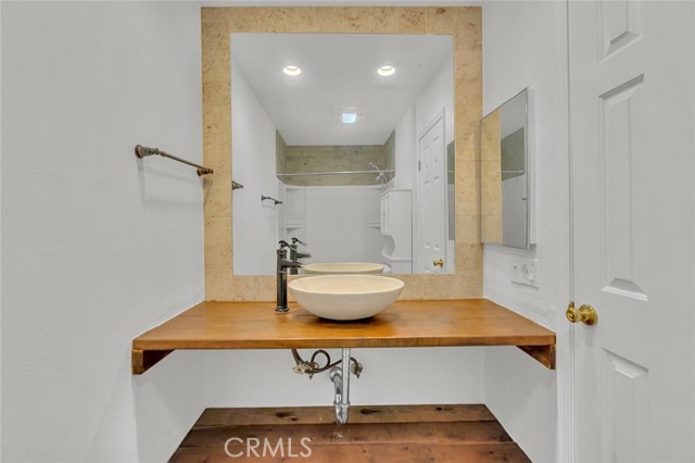 200 Mcneil Lane, Newport Beach CA: https://media.crmls.org/medias/cc256a5f-ccfd-4258-999c-4478cc7eab10.jpg
