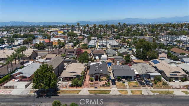 1729 W 51st Place, Los Angeles CA: https://media.crmls.org/medias/cc265acd-5fbc-4ef7-90d2-10960053bc22.jpg