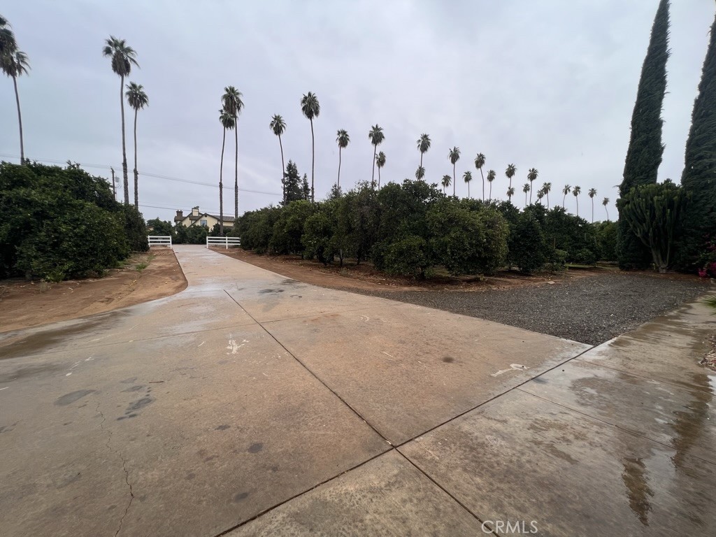 https://media.crmls.org/medias/cc26f2c5-d844-41d5-87ee-1839ac1d49b6.jpg?preset=X-Large