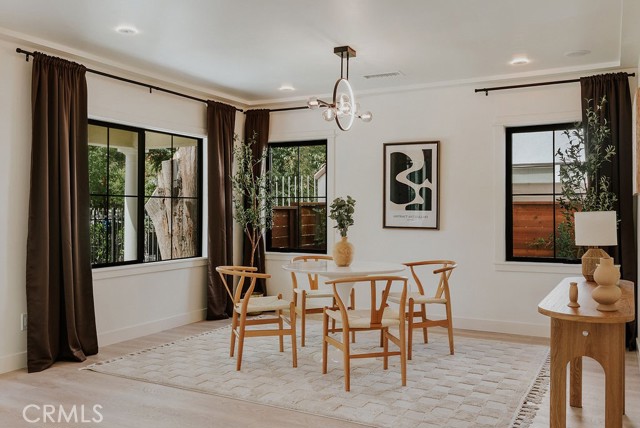 Detail Gallery Image 10 of 67 For 584 N Plymouth Bld, Los Angeles,  CA 90004 - 4 Beds | 2/1 Baths