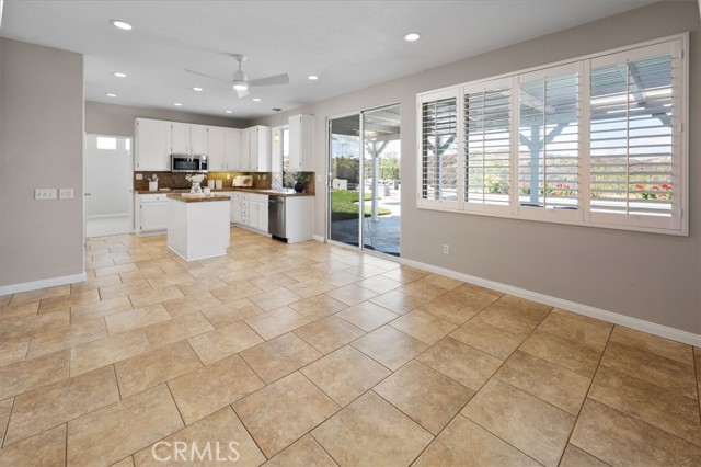 20104 Gina Court, Saugus CA: https://media.crmls.org/medias/cc27fb42-02b0-418e-bcab-12d1fd993a77.jpg