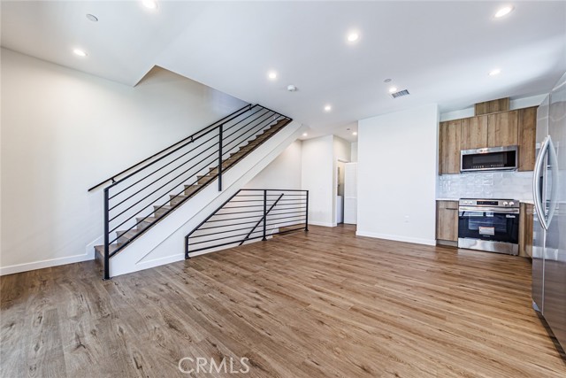 Detail Gallery Image 9 of 29 For 1859 Crenshaw Bld, Los Angeles,  CA 90019 - 4 Beds | 3 Baths