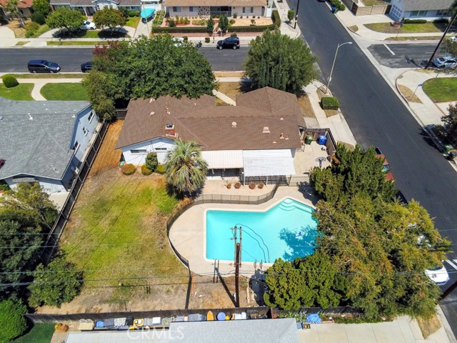 17142 Tuba Street, Northridge CA: https://media.crmls.org/medias/cc29eda8-623d-4d71-b7a2-804611df1c03.jpg