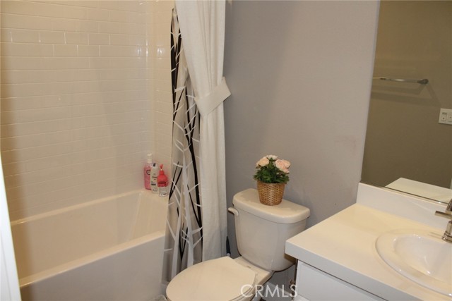 Bedroom 3's Full Bath
