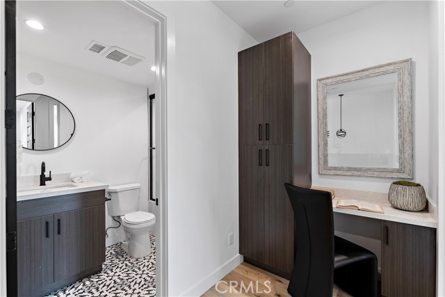 11860 W Flower, Valley Village CA: https://media.crmls.org/medias/cc2a75c7-f197-422f-89a5-a6d3f242ee3a.jpg