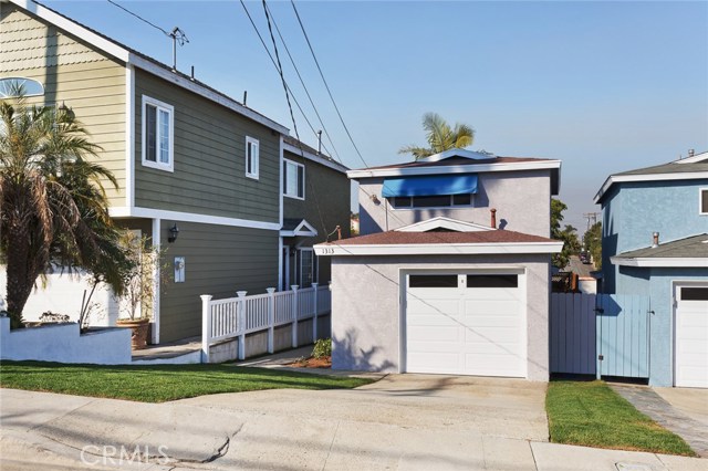 1313 Clark Lane, Redondo Beach, California 90278, 2 Bedrooms Bedrooms, ,1 BathroomBathrooms,Residential,Sold,Clark,OC17272938