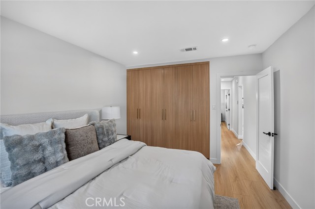 10254 Roscoe Boulevard photo 18