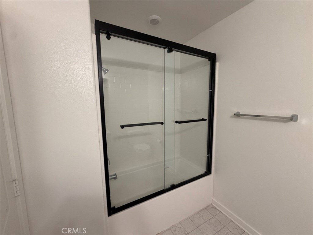 https://media.crmls.org/medias/cc2bb4cf-b86c-40d9-85dc-560afb572be3.jpg?preset=X-Large