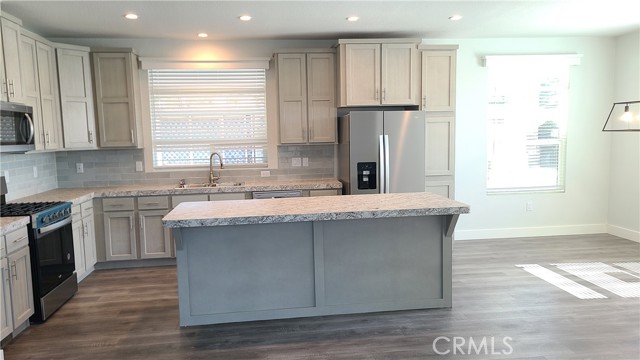 2139 E 4th Street, Ontario CA: https://media.crmls.org/medias/cc2d7443-86ee-4707-8531-5bab75a57fe0.jpg