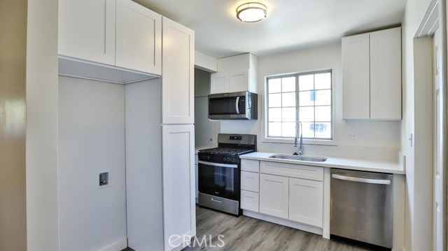 515 S Van Ness Avenue, Santa Ana CA: https://media.crmls.org/medias/cc2d9b75-d6dd-4ff7-8141-13412ee19b04.jpg