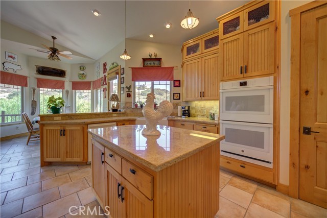 670 Highland Hills Road, Nipomo CA: https://media.crmls.org/medias/cc2dd2e3-2b02-4ef9-a140-2428a41cd3fe.jpg