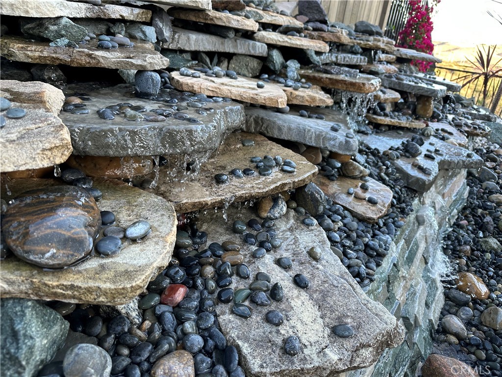 https://media.crmls.org/medias/cc2e3c4a-4ec9-41be-9d1d-818281fe9c74.jpg?preset=X-Large