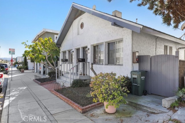 1025 Manhattan Avenue, Hermosa Beach, California 90254, ,Residential Income,Sold,Manhattan,SB24033008