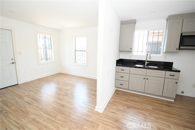 Detail Gallery Image 4 of 31 For 2117 E 112th St, Los Angeles,  CA 90059 - 4 Beds | 2 Baths