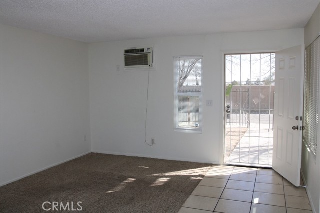 38429 10th E Place, Palmdale CA: https://media.crmls.org/medias/cc2f1fce-52e4-4725-9da9-0a36a1302a76.jpg