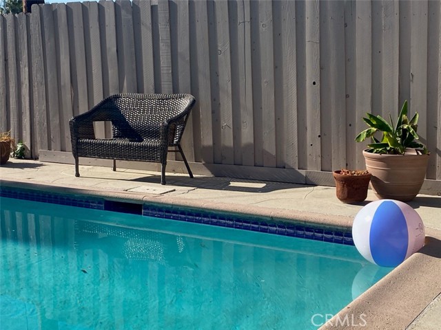 Detail Gallery Image 2 of 31 For 16506 Halsted St, Northridge,  CA 91343 - 4 Beds | 2 Baths