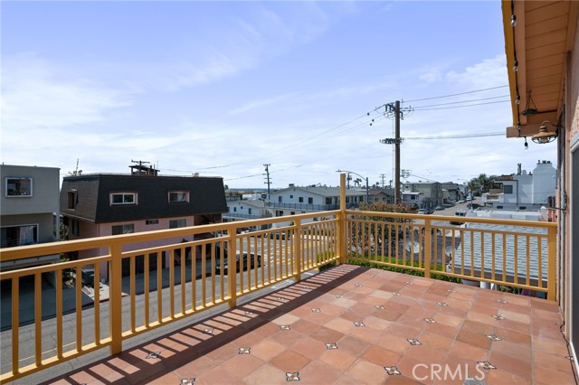 738 Manhattan Avenue, Hermosa Beach, California 90254, 5 Bedrooms Bedrooms, ,3 BathroomsBathrooms,Residential,Sold,Manhattan,SB23159527