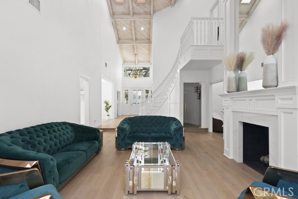 Detail Gallery Image 8 of 67 For 9514 Oakridge Pl, Chatsworth,  CA 91311 - 6 Beds | 6 Baths