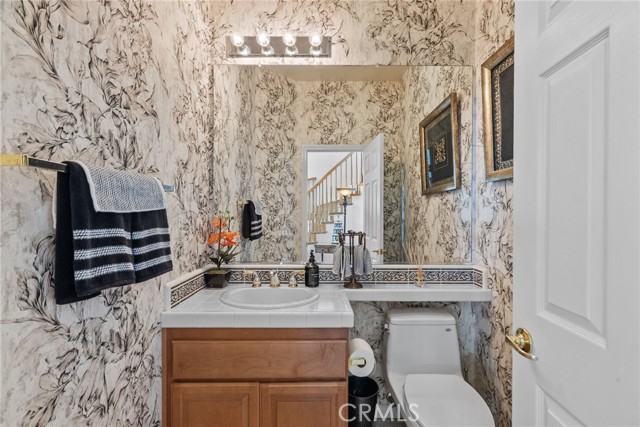 22440 Skylake Place, Saugus CA: https://media.crmls.org/medias/cc307023-43ba-4cd8-acab-73d7e531951f.jpg