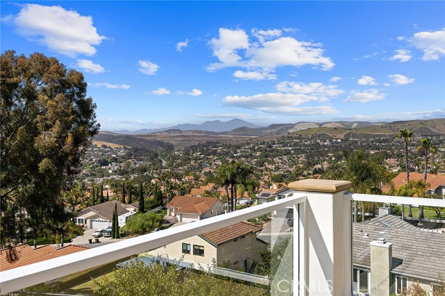 1110 Novilunio, San Clemente CA: https://media.crmls.org/medias/cc312507-344e-4bee-b380-e1804c18d6f0.jpg