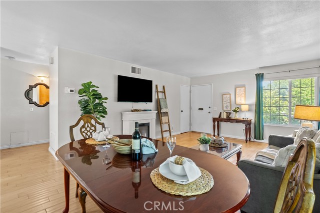 Detail Gallery Image 10 of 38 For 19504 Avenue of the Oaks #C,  Newhall,  CA 91321 - 2 Beds | 2 Baths