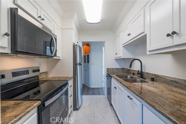 630 The Village, Redondo Beach CA: https://media.crmls.org/medias/cc3284be-eb31-4795-ba65-f32a722a24c3.jpg
