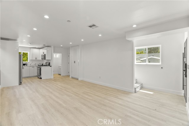 3419 Montrose Avenue, La Crescenta CA: https://media.crmls.org/medias/cc32f4ad-6939-4c6c-93da-9edd6bff5477.jpg