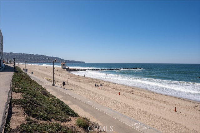 565 Esplanade, Redondo Beach, California 90277, 1 Bedroom Bedrooms, ,1 BathroomBathrooms,Residential,Sold,Esplanade,SB21226629