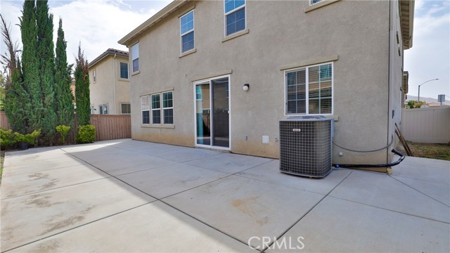 1748 Yvonne Court, Riverside CA: https://media.crmls.org/medias/cc348e93-892b-4ef4-9d63-07f9ceb5d866.jpg