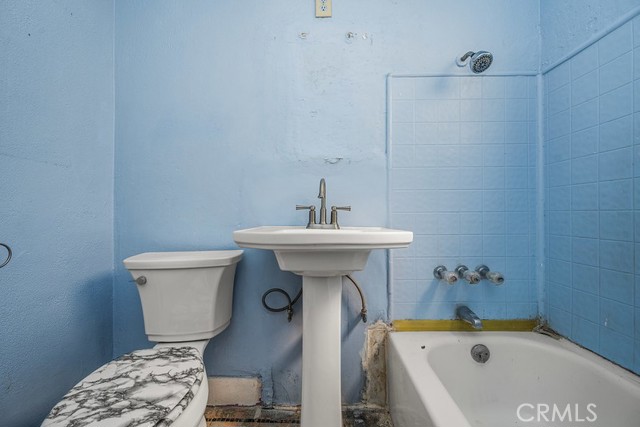 Detail Gallery Image 10 of 17 For 131 Santa Ana Ave, Long Beach,  CA 90803 - 2 Beds | 1 Baths